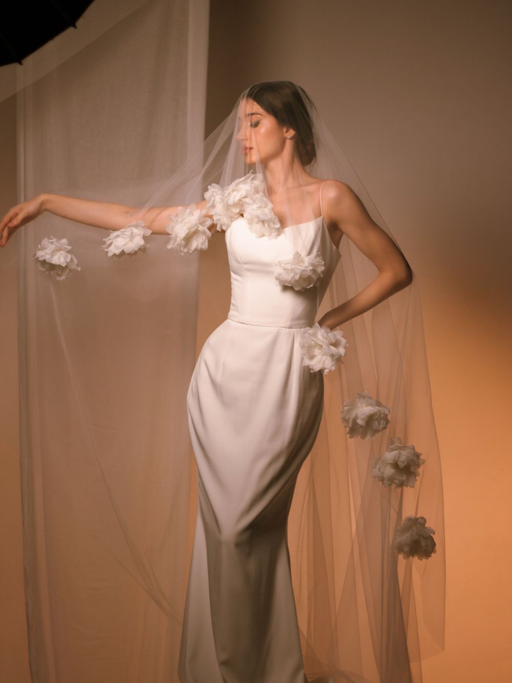 Bridal veils, jewellery and finishing touches